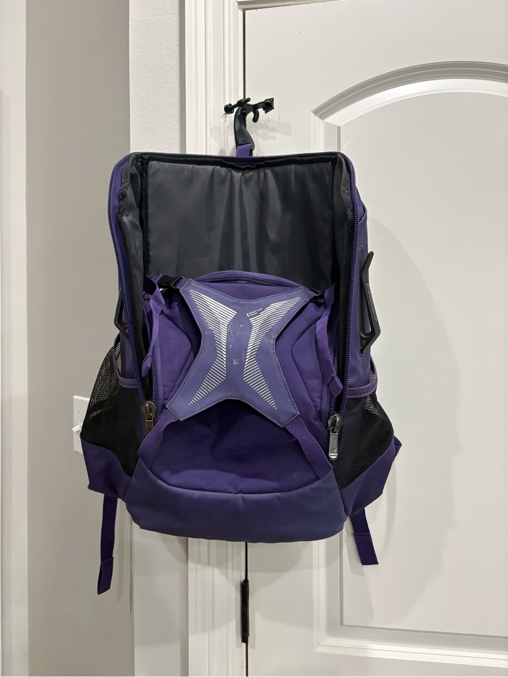 Easton Ghost NX fast pitch backpack in purple GUC 3 minor bottom wear spots - Picture 2 of 10